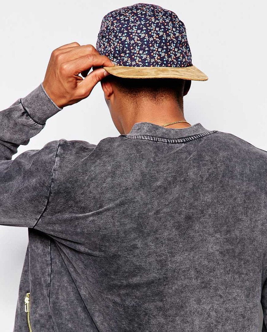 PANEL CAP IN NAVY FLORAL