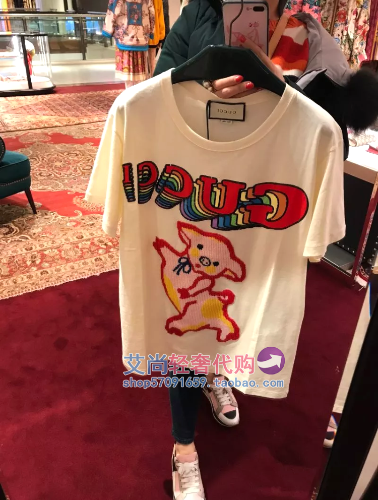 Purchasing genuine Gucci / Gucci t-shirt 2019 new three little pig pictorial back sequin logo cotton short sleeve