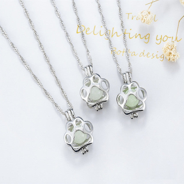 European and American fashion jewelry Halloween luminous necklace female pendant alloy fluorescent dog footprints accessories factory wholesale
