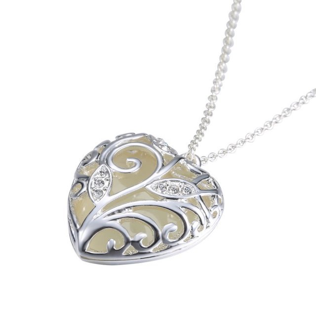 AliExpress wish explosion models night glow heart-shaped pendant love heart hollow hollow luminous necklace pendant