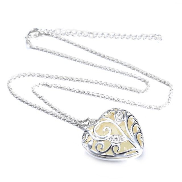 AliExpress wish explosion models night glow heart-shaped pendant love heart hollow hollow luminous necklace pendant