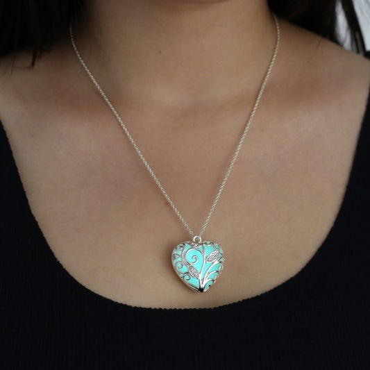 AliExpress wish explosion models night glow heart-shaped pendant love heart hollow hollow luminous necklace pendant