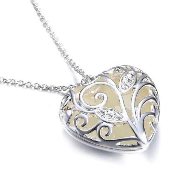 AliExpress wish explosion models night glow heart-shaped pendant love heart hollow hollow luminous necklace pendant