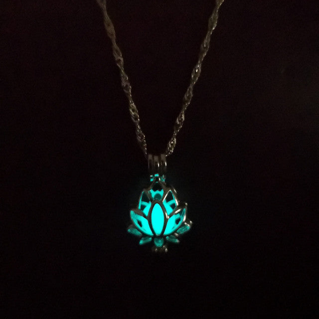 New Europe and the United States popular lotus phase box luminous pendant female fashion simple night luminous necklace small jewelry wholesale
