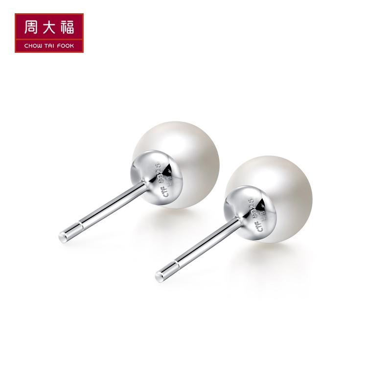 周大福珠宝首饰典雅大方925银珍珠耳钉AQ32849